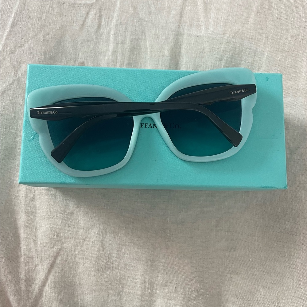 BRAND NEW NEVER WORN TIFFANY SUNGLASSES WITH BOX AND CERTIFICATE